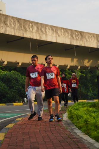 Race photo from Assurance Fun Run 2024