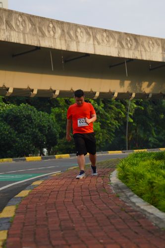 Race photo from Assurance Fun Run 2024