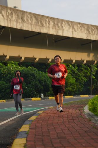 Race photo from Assurance Fun Run 2024