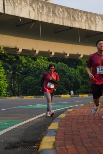 Race photo from Assurance Fun Run 2024