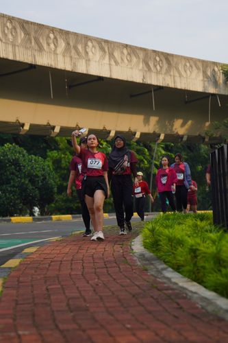 Race photo from Assurance Fun Run 2024