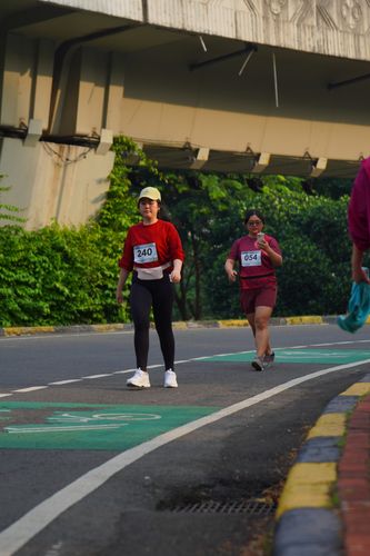 Race photo from Assurance Fun Run 2024