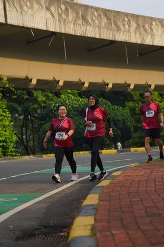 Race photo from Assurance Fun Run 2024