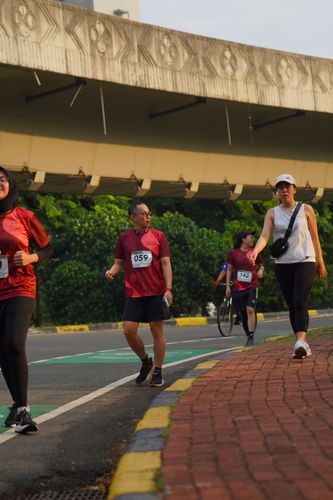 Race photo from Assurance Fun Run 2024