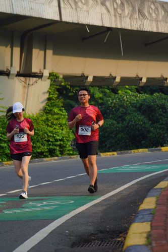 Race photo from Assurance Fun Run 2024