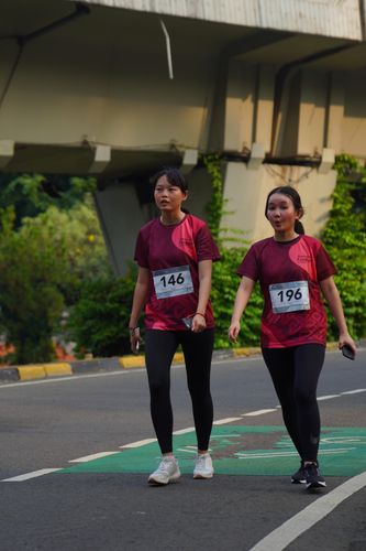 Race photo from Assurance Fun Run 2024