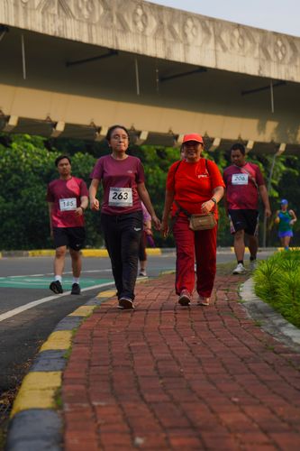 Race photo from Assurance Fun Run 2024