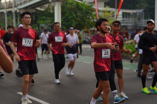 Race photo from Assurance Fun Run 2024