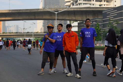Race photo from Assurance Fun Run 2024