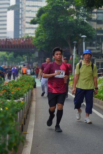 Race photo from Assurance Fun Run 2024