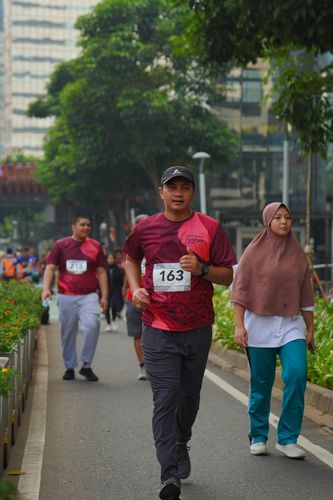 Race photo from Assurance Fun Run 2024