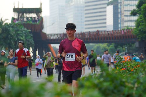 Race photo from Assurance Fun Run 2024