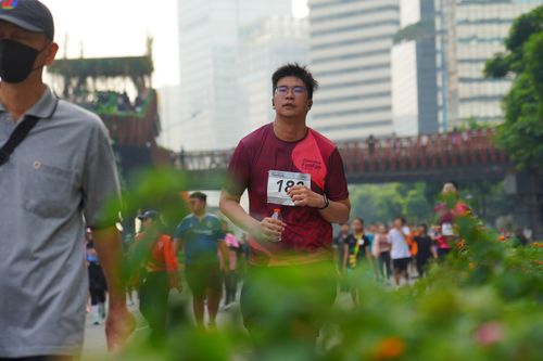 Race photo from Assurance Fun Run 2024