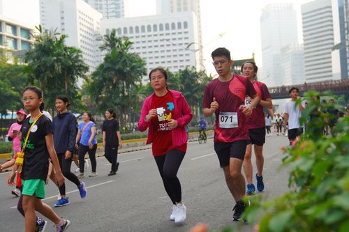 Race photo from Assurance Fun Run 2024