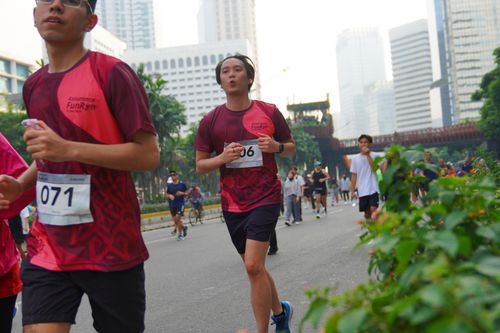 Race photo from Assurance Fun Run 2024