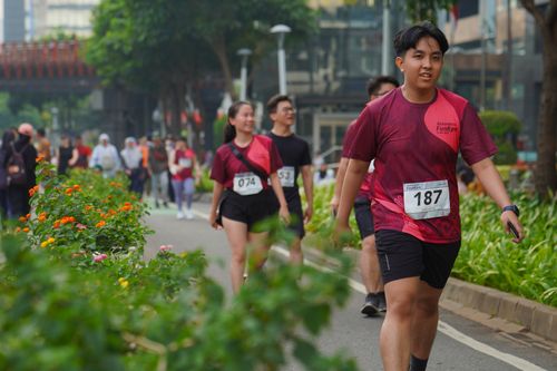 Race photo from Assurance Fun Run 2024