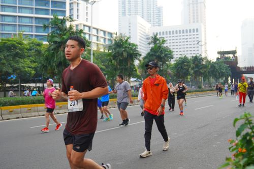 Race photo from Assurance Fun Run 2024