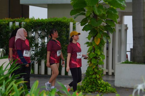 Race photo from Assurance Fun Run 2024