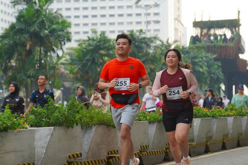 Race photo from Assurance Fun Run 2024