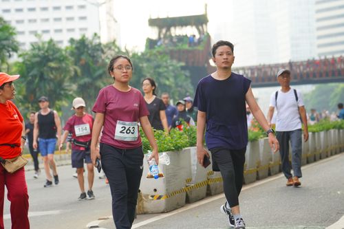 Race photo from Assurance Fun Run 2024