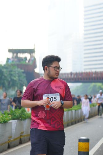 Race photo from Assurance Fun Run 2024