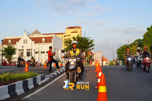 Race photo from Isoplus Run 2024 Surabaya