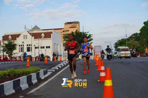 Race photo from Isoplus Run 2024 Surabaya