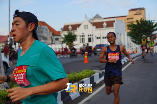 Race photo from Isoplus Run 2024 Surabaya