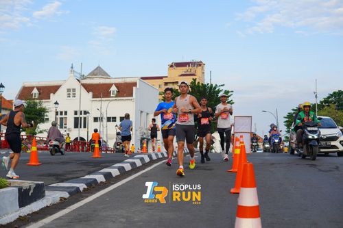 Race photo from Isoplus Run 2024 Surabaya