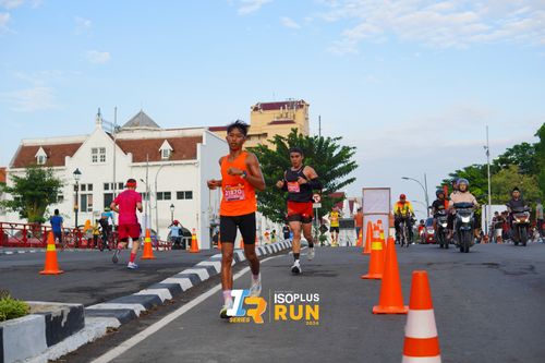 Race photo from Isoplus Run 2024 Surabaya