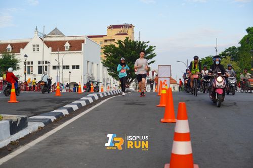Race photo from Isoplus Run 2024 Surabaya