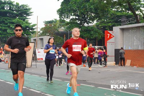 Race photo from Nu Skin Run 10K