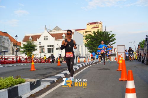 Race photo from Isoplus Run 2024 Surabaya