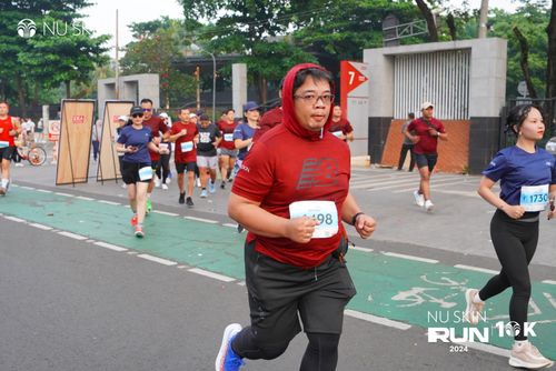 Race photo from Nu Skin Run 10K