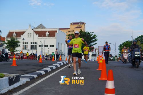 Race photo from Isoplus Run 2024 Surabaya