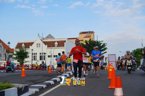 Race photo from Isoplus Run 2024 Surabaya
