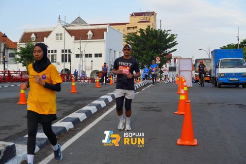 Race photo from Isoplus Run 2024 Surabaya