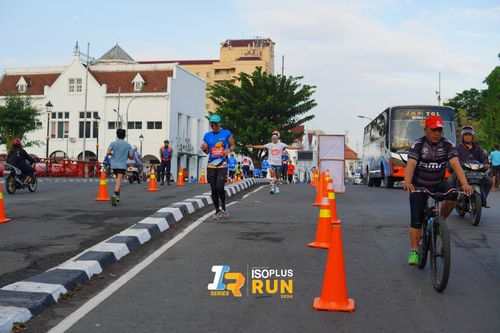 Race photo from Isoplus Run 2024 Surabaya