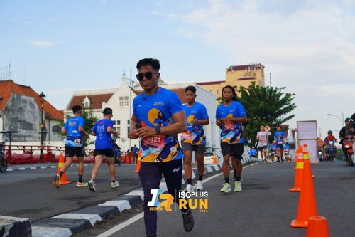 Race photo from Isoplus Run 2024 Surabaya