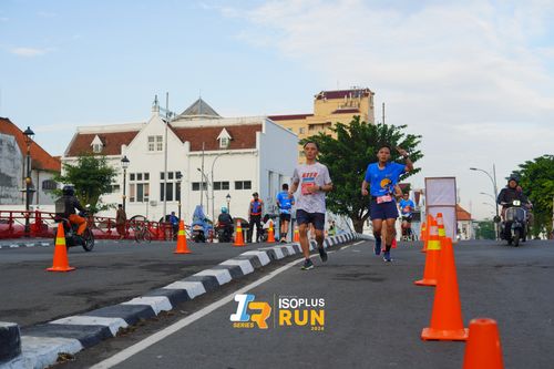 Race photo from Isoplus Run 2024 Surabaya