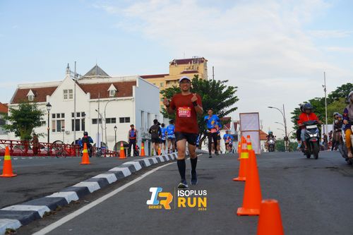Race photo from Isoplus Run 2024 Surabaya
