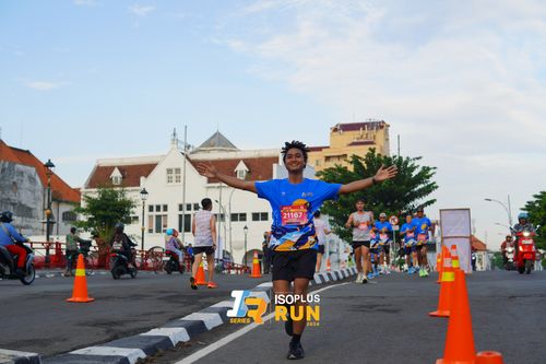 Race photo from Isoplus Run 2024 Surabaya