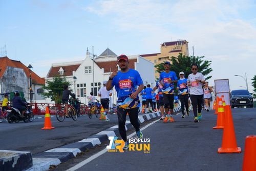 Race photo from Isoplus Run 2024 Surabaya