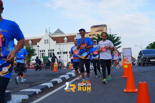 Race photo from Isoplus Run 2024 Surabaya