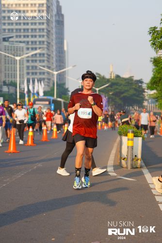 Race photo from Nu Skin Run 10K