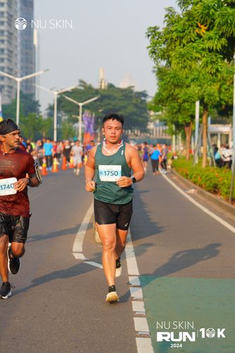 Race photo from Nu Skin Run 10K
