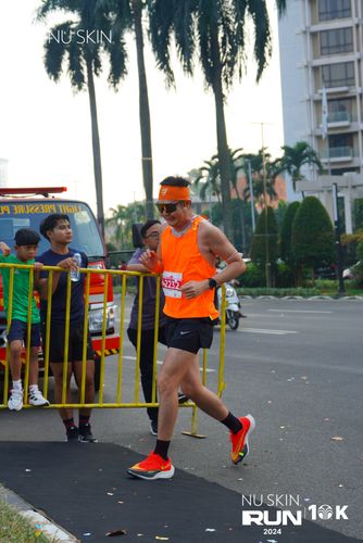 Race photo from Nu Skin Run 10K