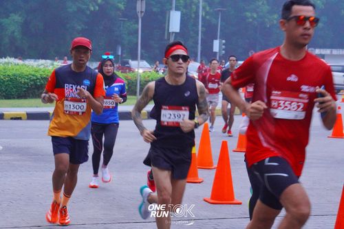 Race photo from ONE RUN 10 K