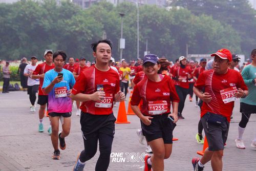 Race photo from ONE RUN 10 K