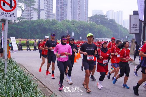 Race photo from ONE RUN 10 K